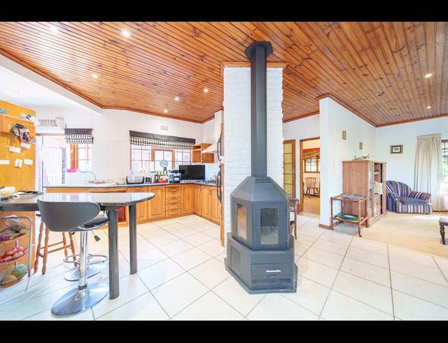 3 BEDROOM HOUSE FOR SALE IN BONZA BAY